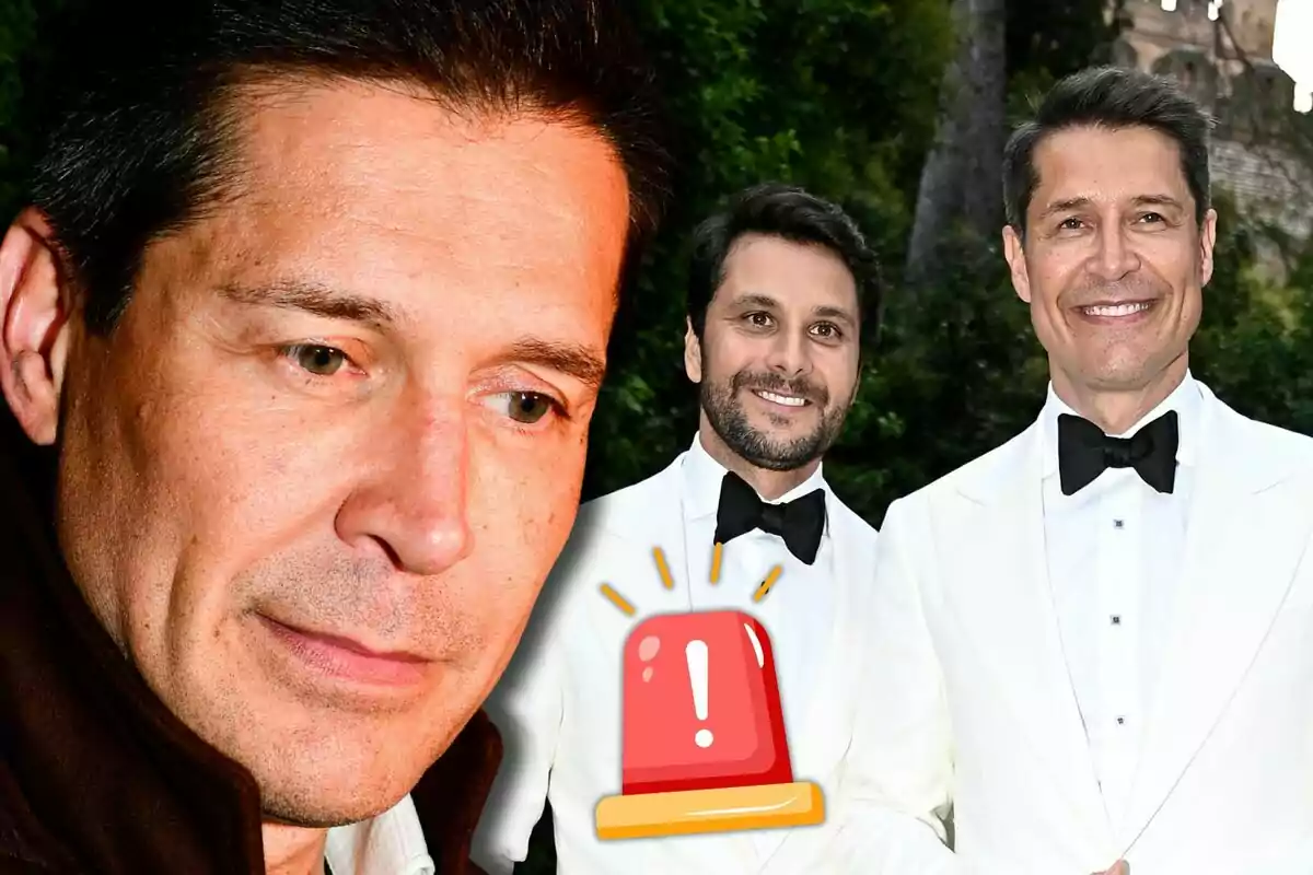 Primer plano de Jaime Cantizano pensativo y al fondo él y Miguel García sonrientes vestidos con esmoquin blanco junto a un ícono de alerta