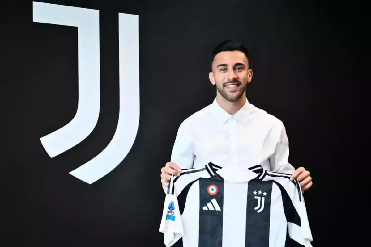 Nico González en su llegada la Juve Nico González en su llegada la Juve