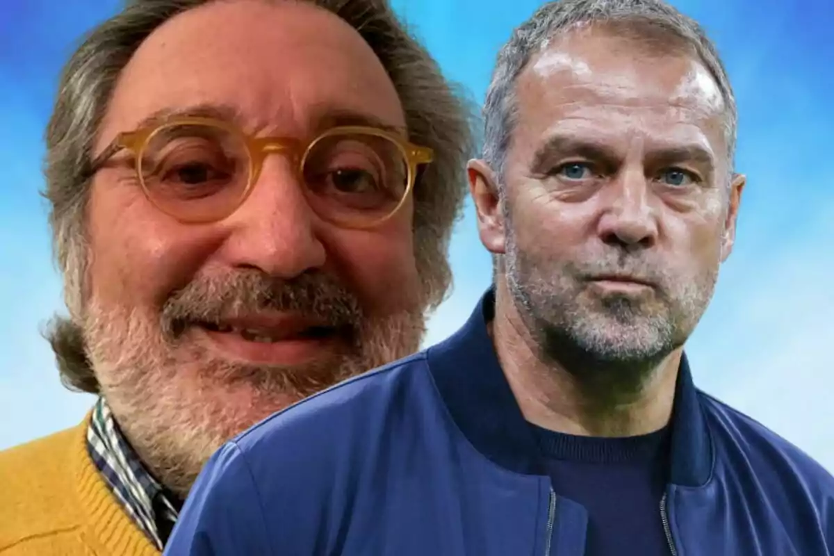 Dos hombres de mediana edad posan juntos frente a un fondo azul uno lleva gafas y suéter amarillo mientras el otro viste una chaqueta azul
