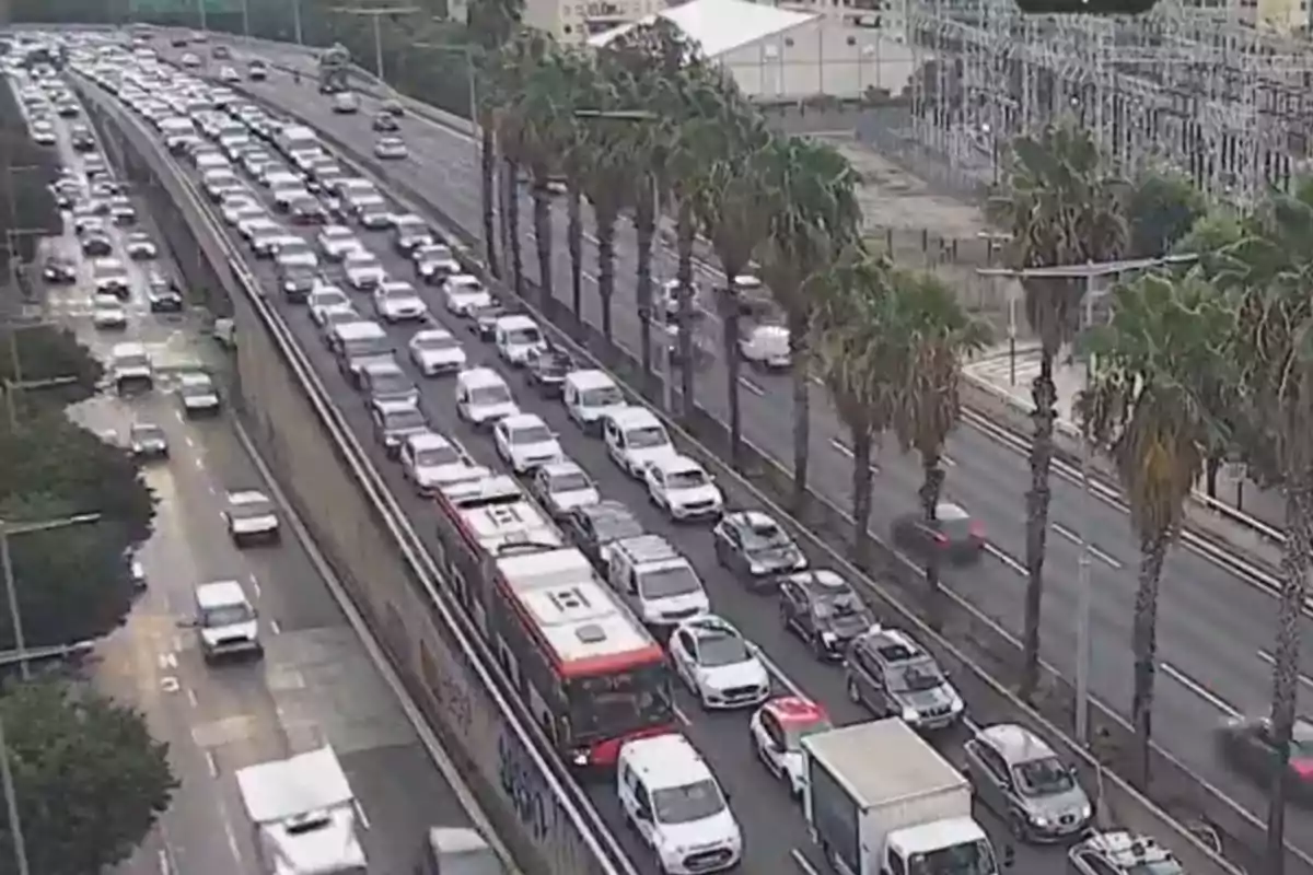 Así estaba la Ronda de Dalt hace solo unos minutos Así estaba la Ronda de Dalt hace solo unos minutos