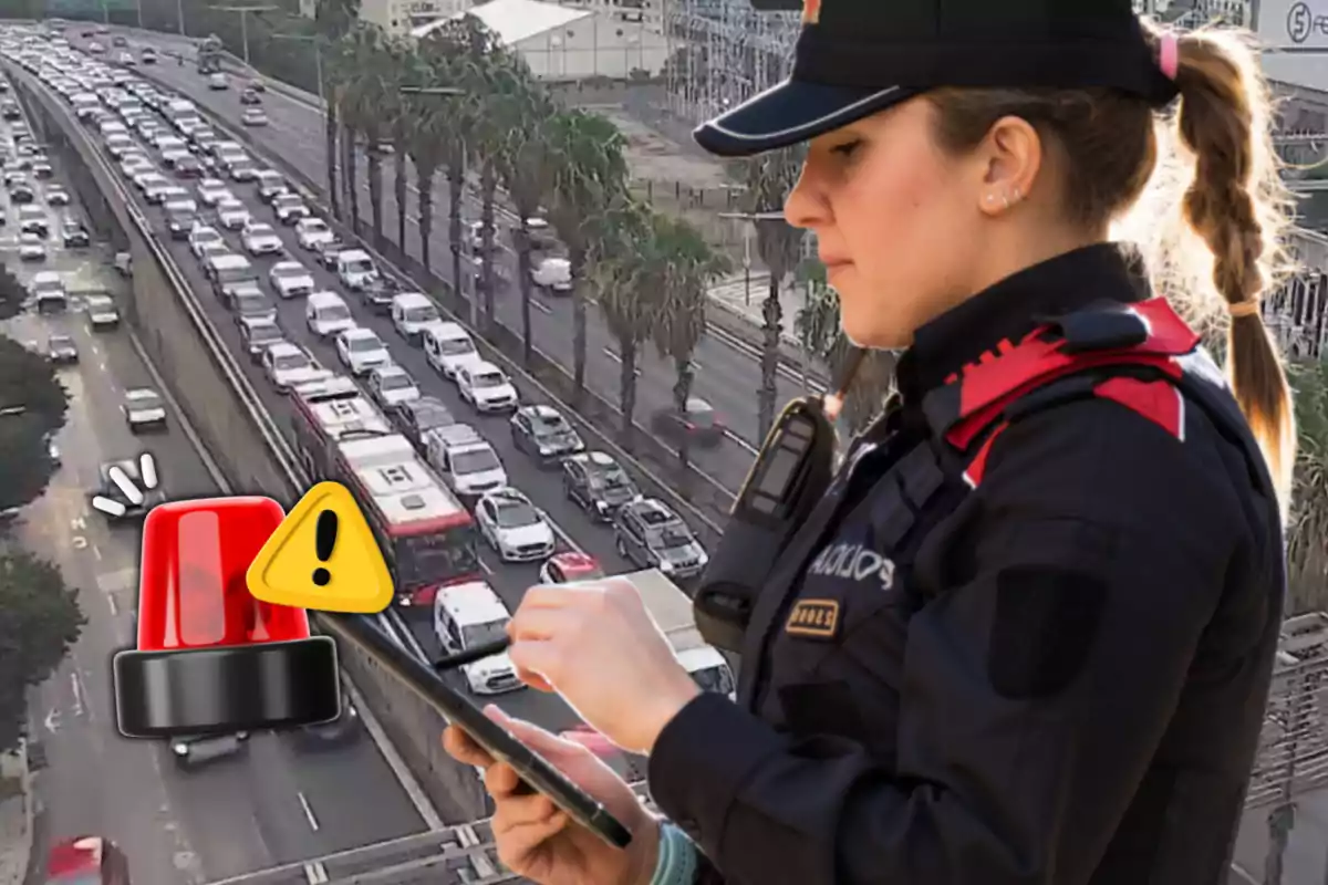 Una agente de la Policía y la caravana en la Ronda de Dalt