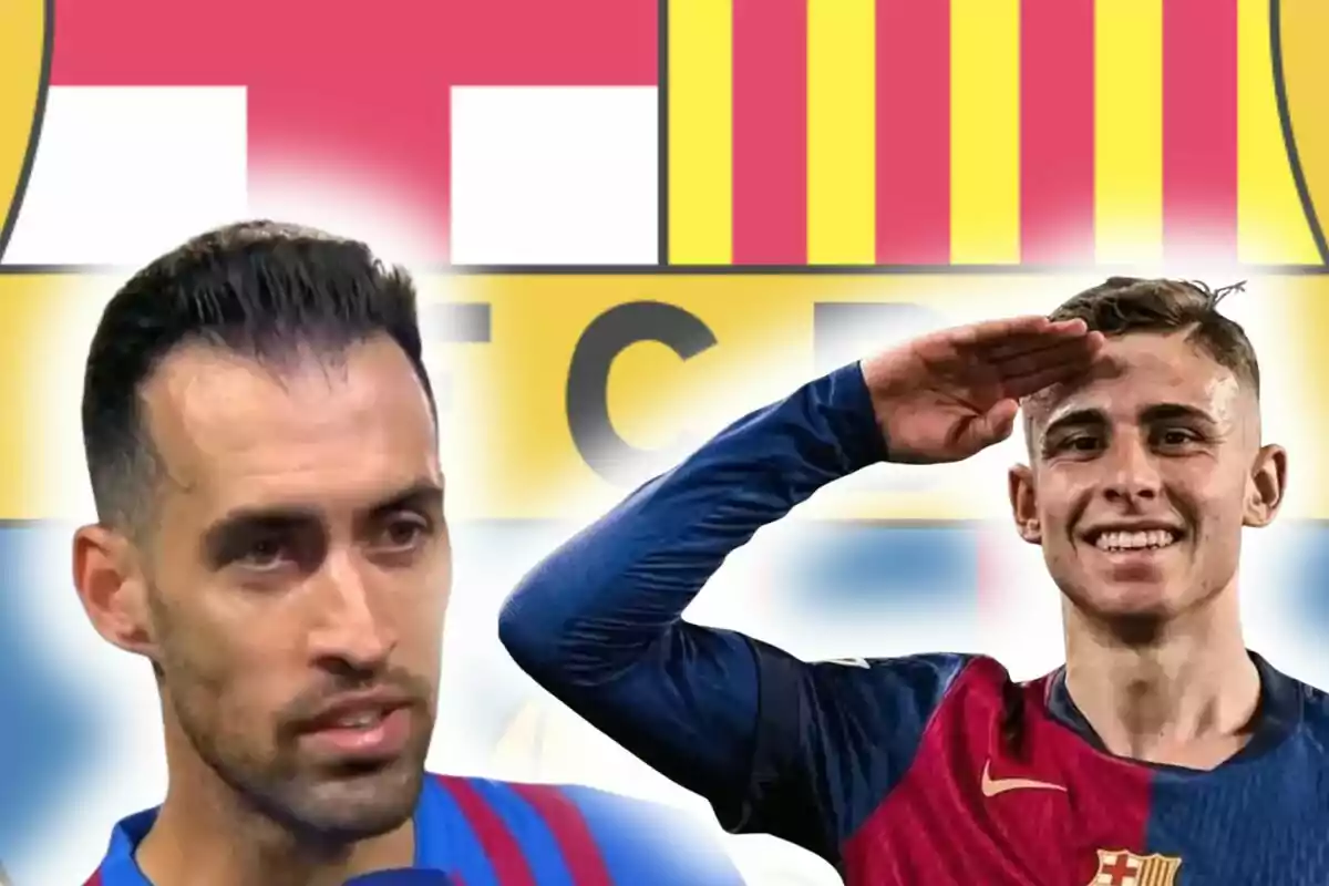 Dos futbolistes del Barcelona amb l’escut del club de fons, un d’ells saluda somrient i l’altre està parlant