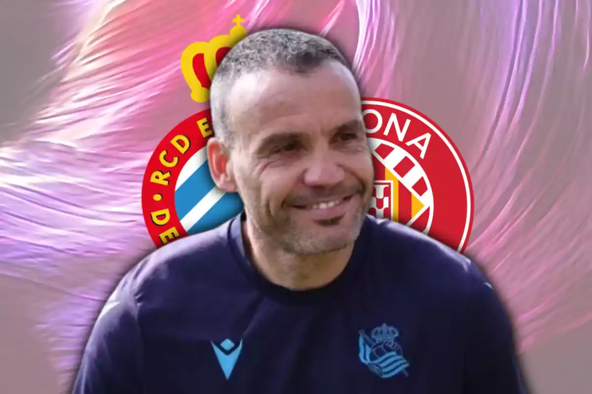 Sergio Francisco y los escudos de Espanyol y GIrona