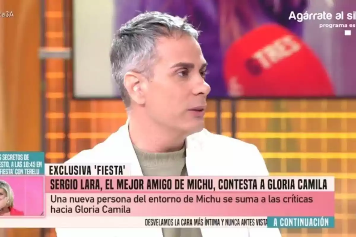 Sergio Lara, con cabello corto y canoso, habla en el plató de 'Fiesta' Sergio Lara, con cabello corto y canoso, habla en el plató de 'Fiesta'