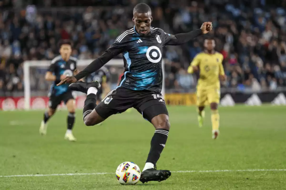 Tani Oluwaseyi en un partit amb el Minnesota United de la MLS
