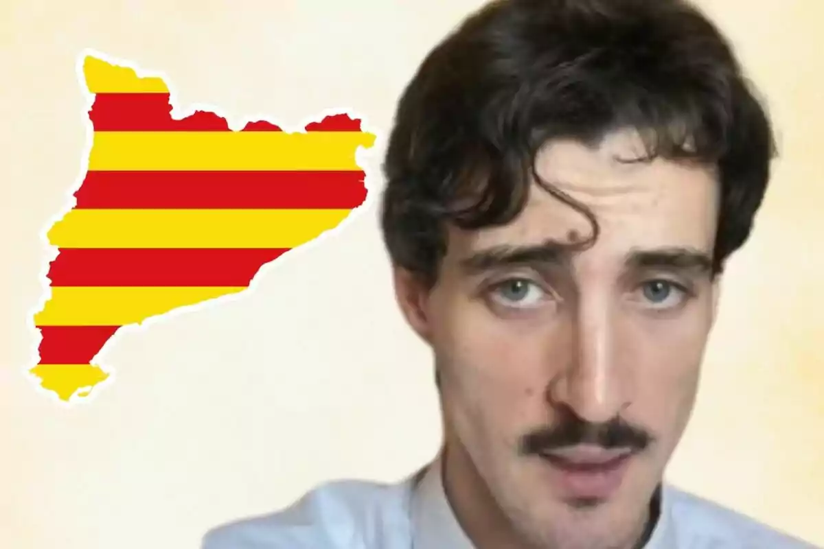 Home de cabells foscos i bigoti amb expressió seriosa al costat d’un mapa de Catalunya amb franges vermelles i grogues