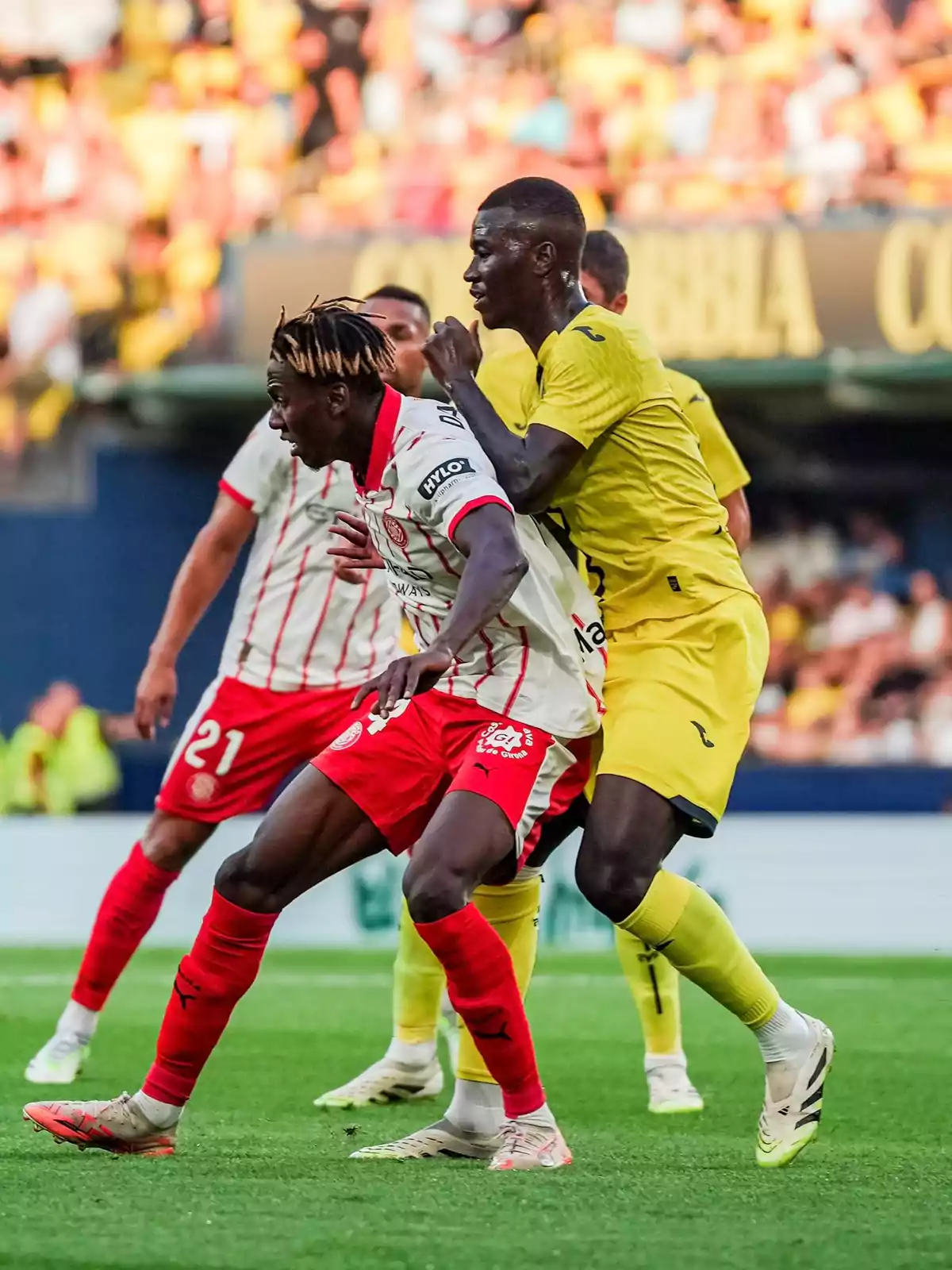 Acción del partido entre Villarreal y Girona en La Cerámica Acción del partido entre Villarreal y Girona en La Cerámica