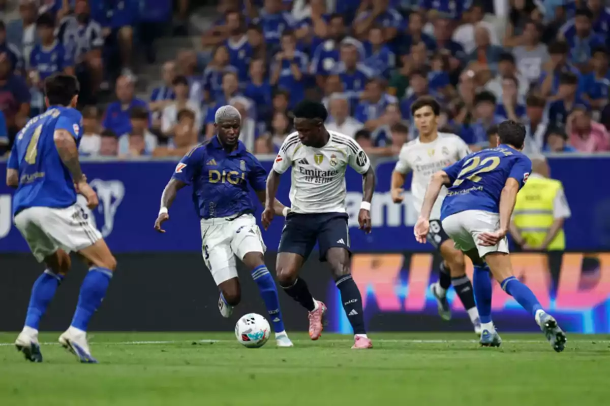 Vinicius en una acción del partido frente al Real Oviedo Vinicius en una acción del partido frente al Real Oviedo