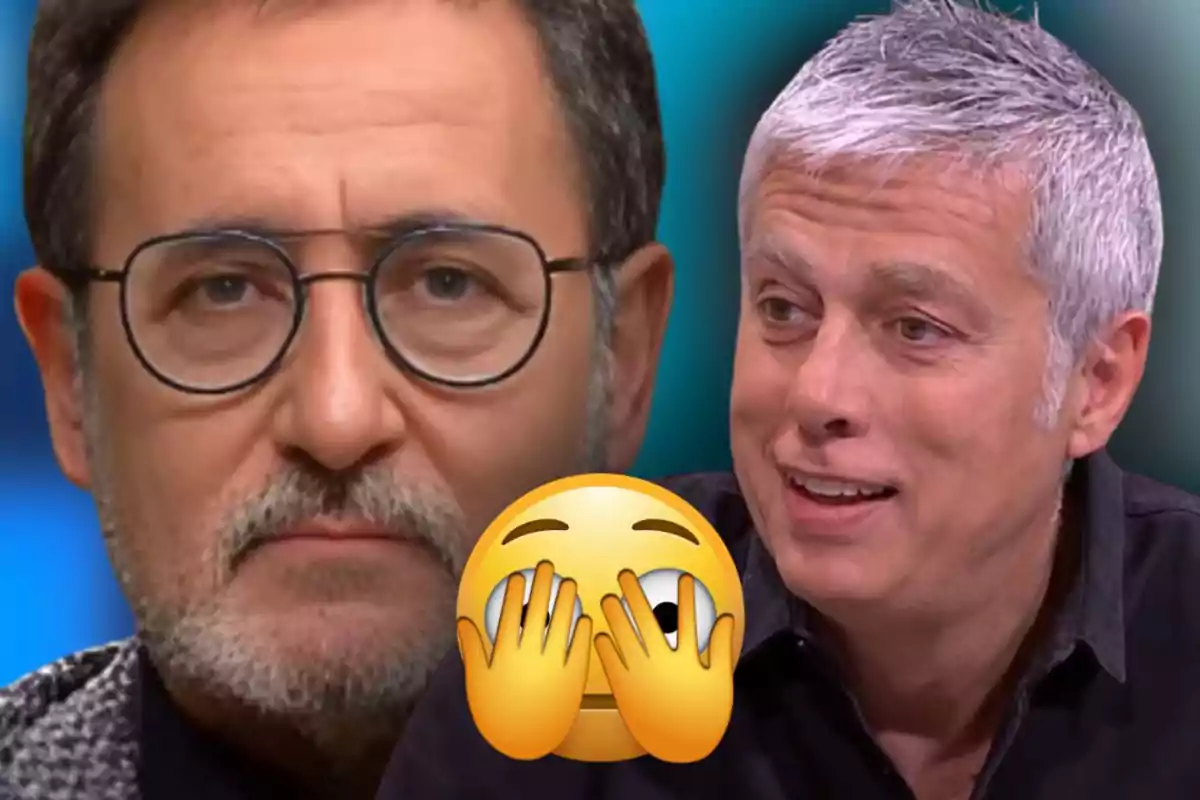 Dos homes en primer pla amb un emoji de cara tapant-se els ulls al centre de la imatge