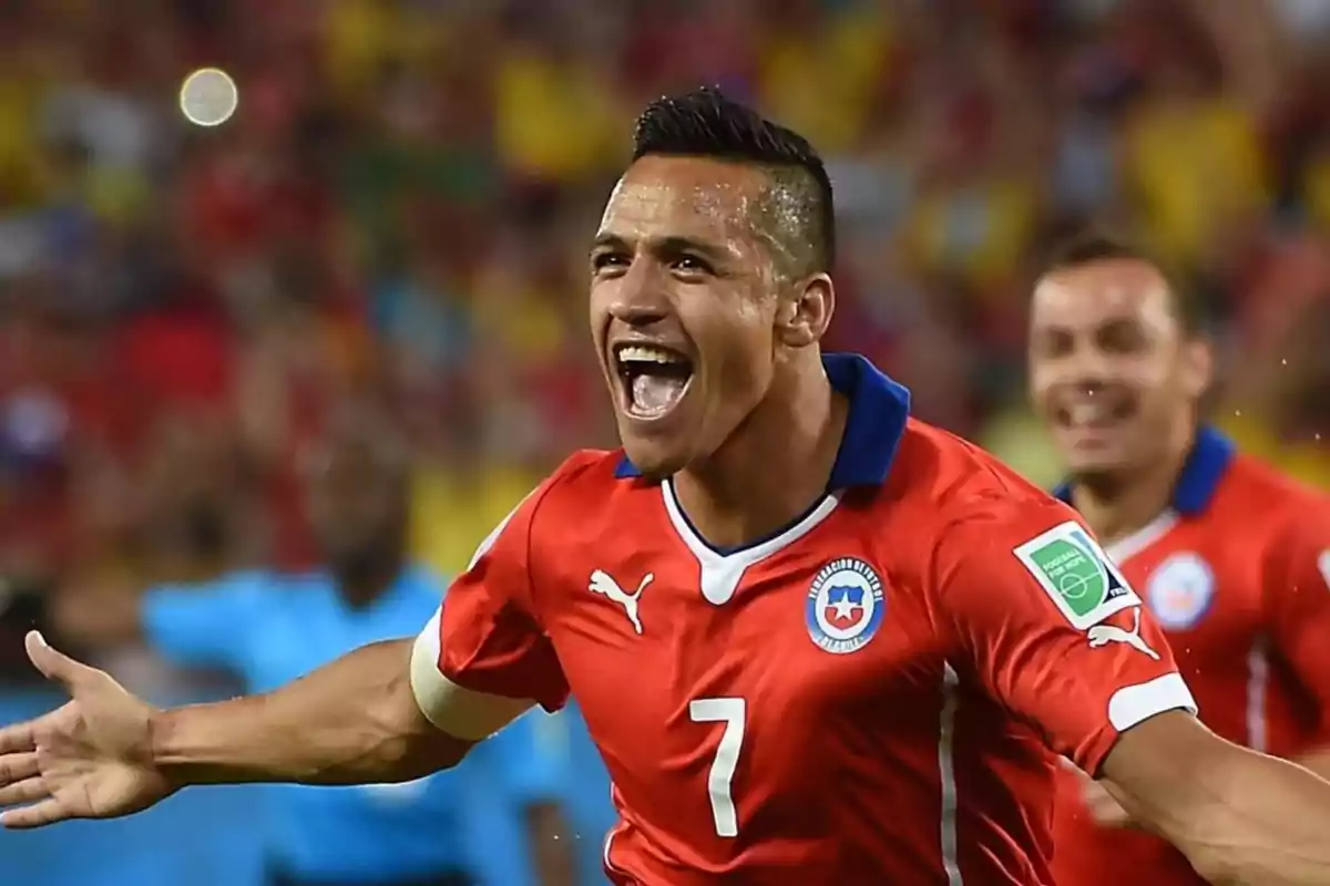 Alexis Sánchez en un partit amb Xile Alexis Sánchez en un partit amb Xile