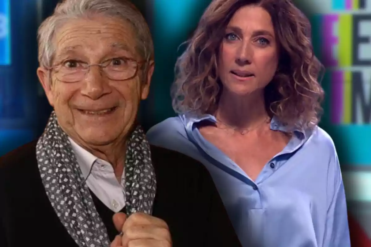 Un home gran amb ulleres i bufanda somriu mentre una dona de cabell arrissat i camisa blava apareix al fons amb expressió seriosa en un estudi de televisió.