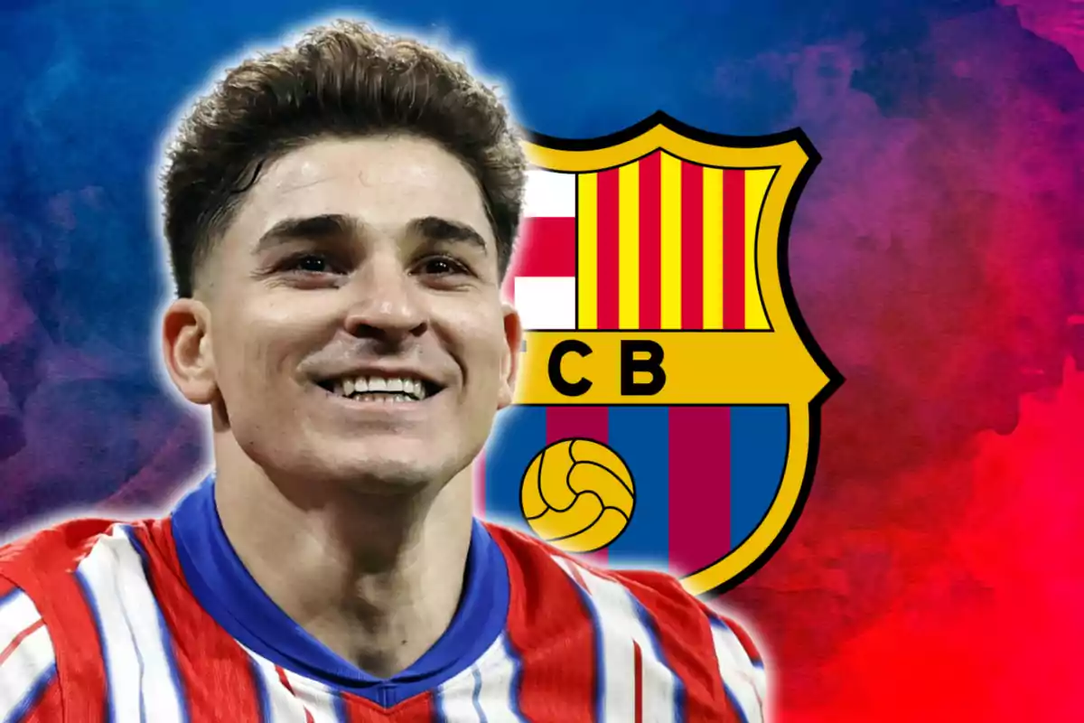 Julián Álvarez y el escudo del Barça