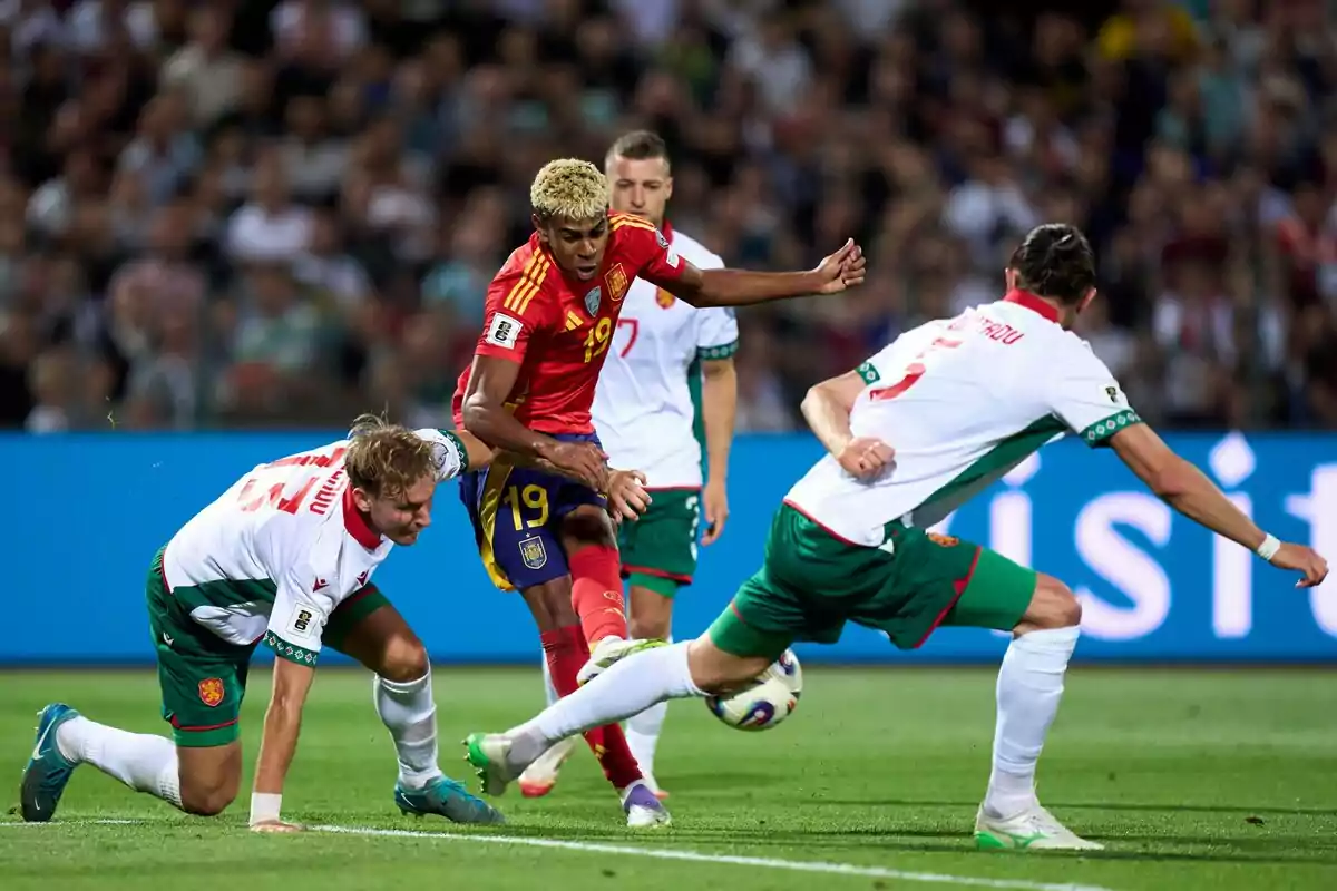 Lamine Yamal in the match against Bulgaria Lamine Yamal in the match against Bulgaria