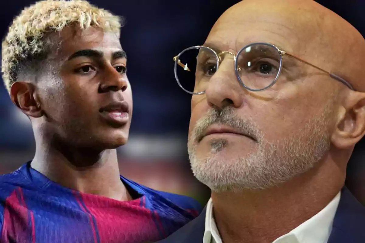 Un joven futbolista con cabello rubio y camiseta azul y roja aparece junto a un hombre mayor calvo con gafas y barba, ambos mirando en direcciones opuestas.