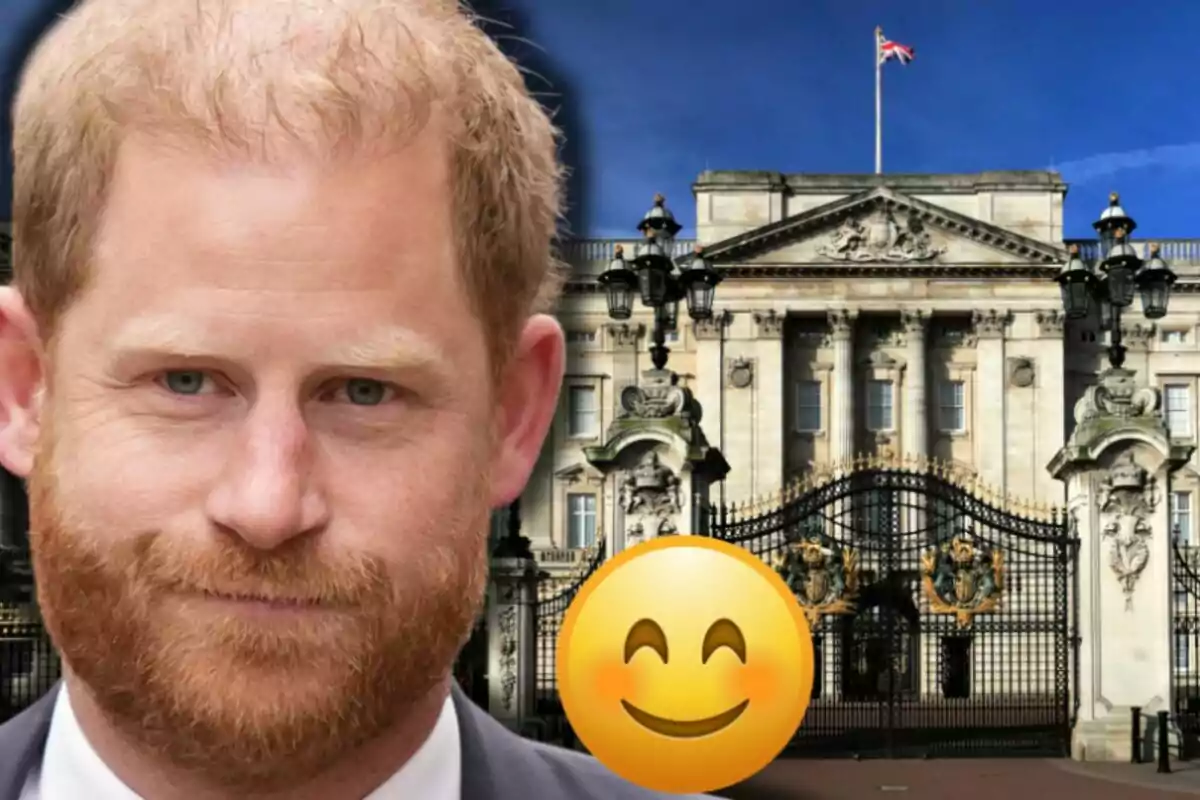 El príncep Harry davant d’un edifici històric amb una bandera britànica i un emoticona somrient