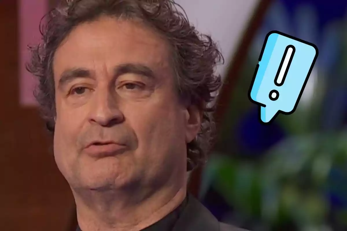 Pepe Rodríguez amb expressió seriosa i una icona d’exclamació blava al seu costat