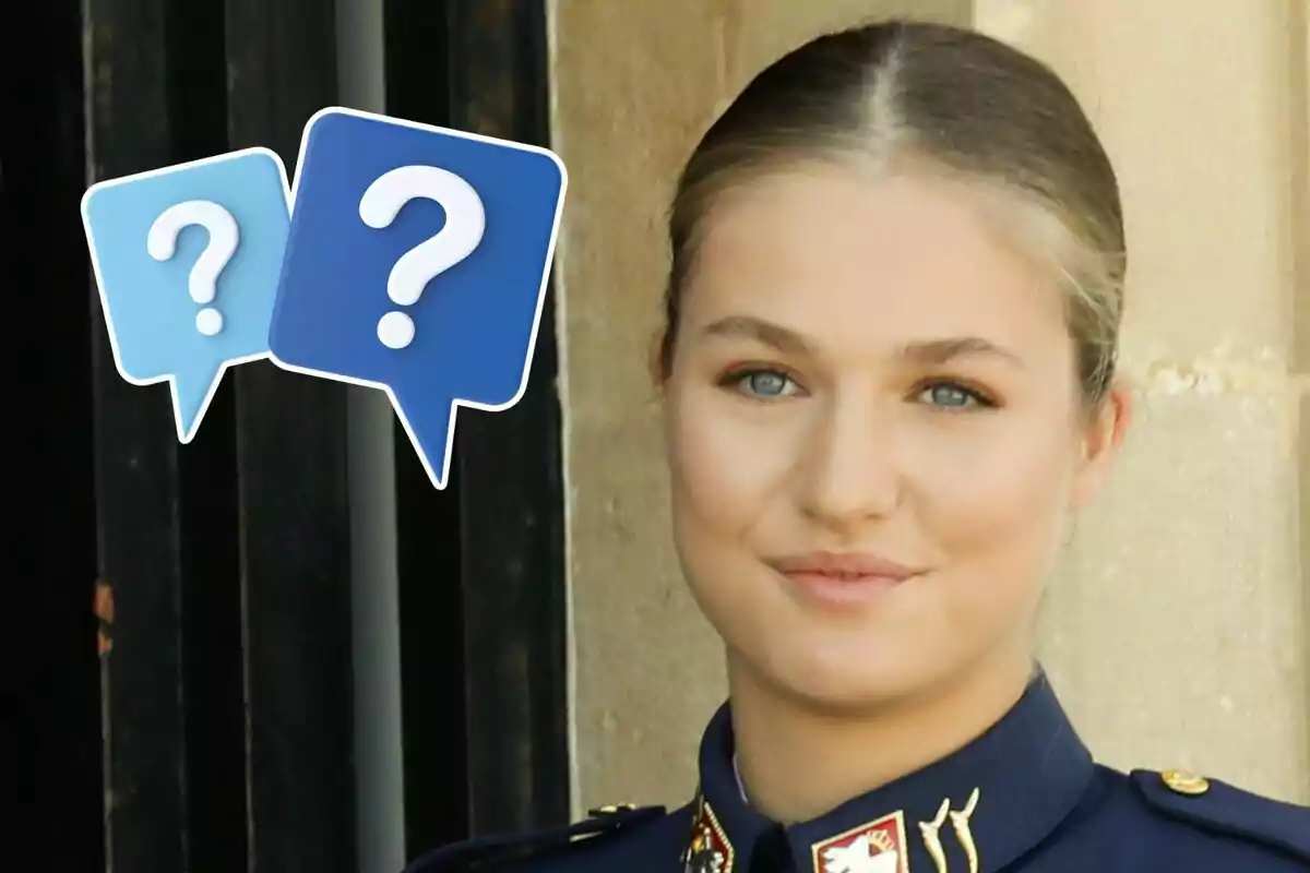 La princesa Leonor con uniforme azul marino y cabello recogido junto a dos burbujas de diálogo con signos de interrogación