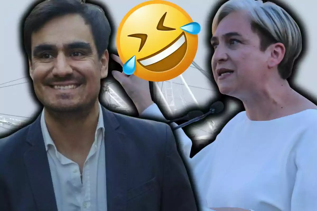 Un home somrient i una dona parlant al micròfon amb un emoji de riure gran entre ells Un home somrient i una dona parlant al micròfon amb un emoji de riure gran entre ells