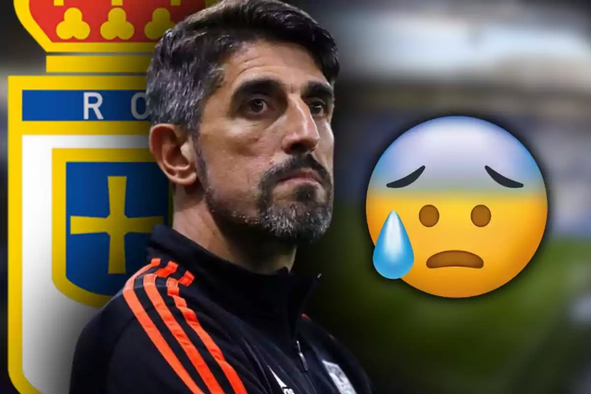 Entrenador de futbol amb expressió seriosa davant d’un escut i un emoji trist amb llàgrima