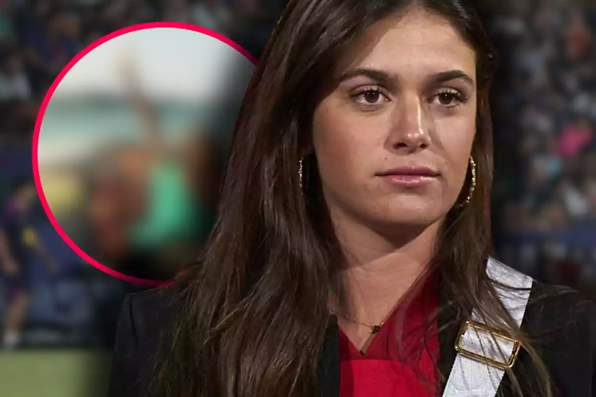 Mujer de cabello largo y lacio con expresión seria en primer plano mientras al fondo se observa un círculo desenfocado con colores brillantes