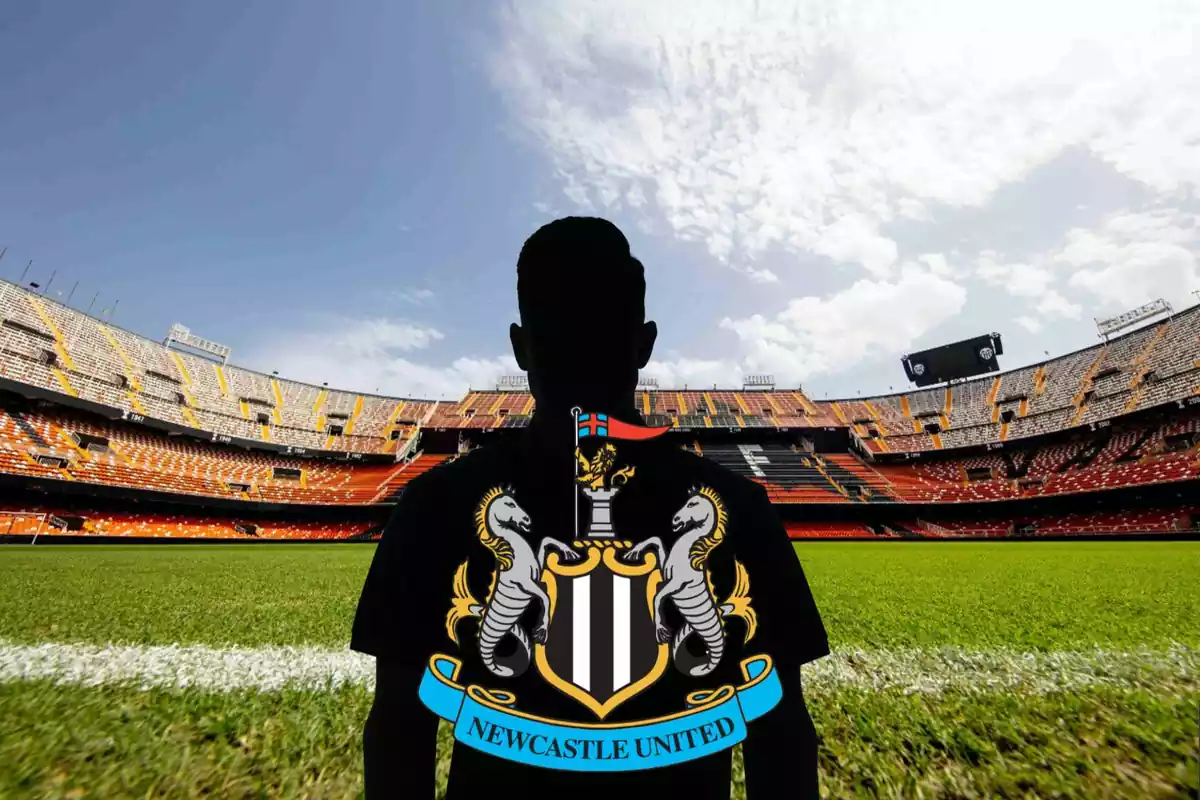 Montage amb l'estadi de Mestalla, una ombra negra al centre amb l'escut del Newcstle United