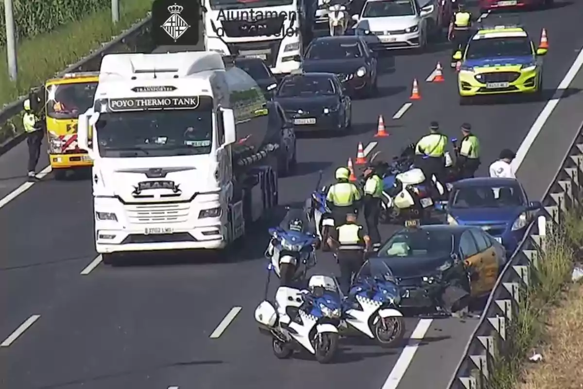 Accidente de dos vehículos en la Ronda Litoral esta mañana