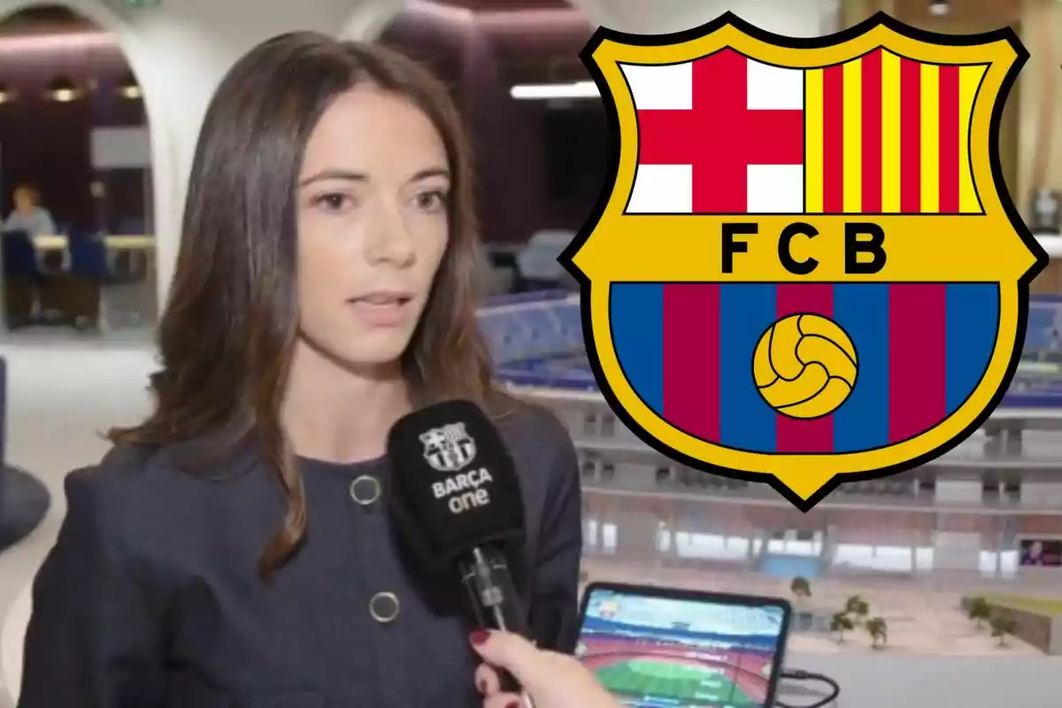 Mujer siendo entrevistada con un micrófono de Barça One y el escudo del FC Barcelona en primer plano.