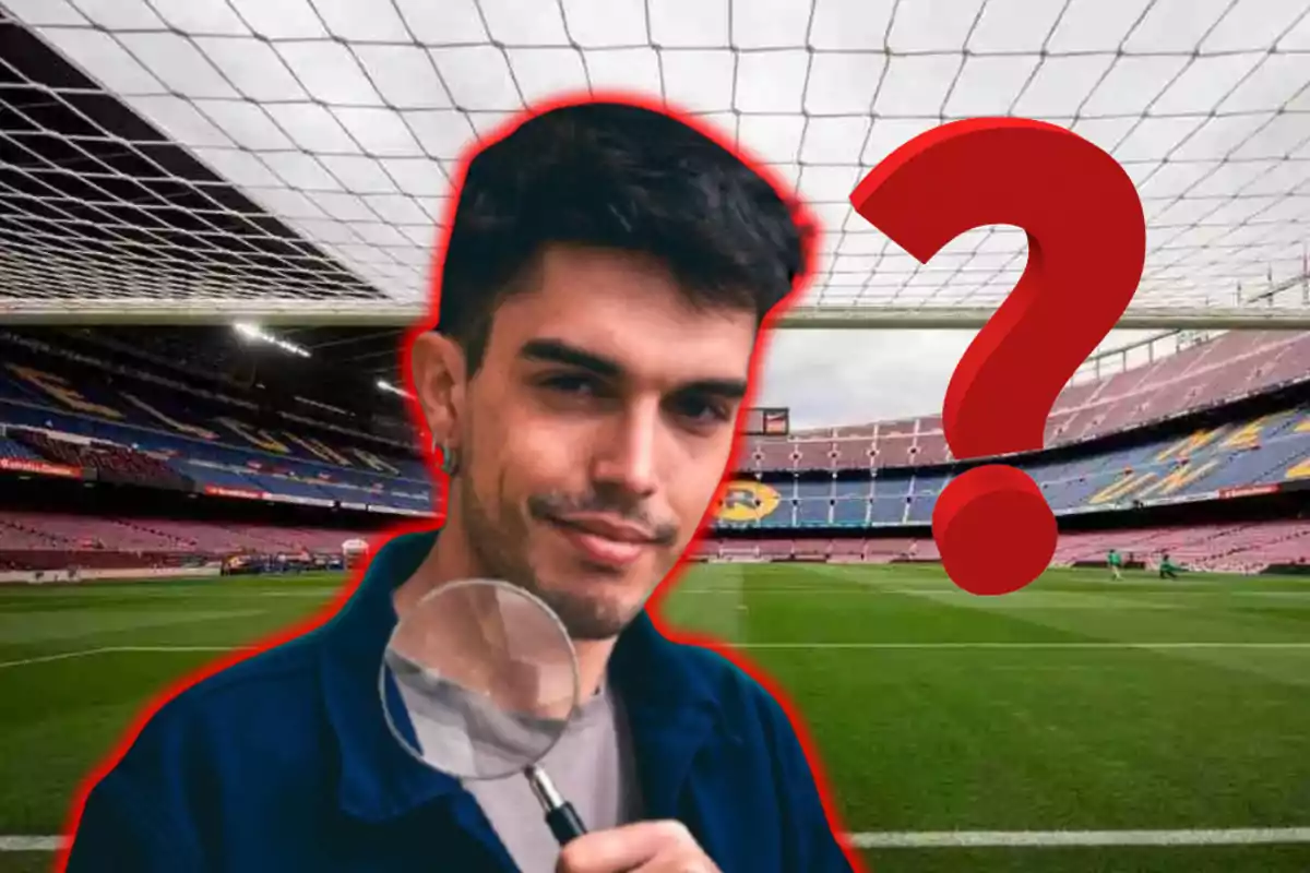 Un home amb una lupa i un signe d'interrogació en un estadi de futbol.