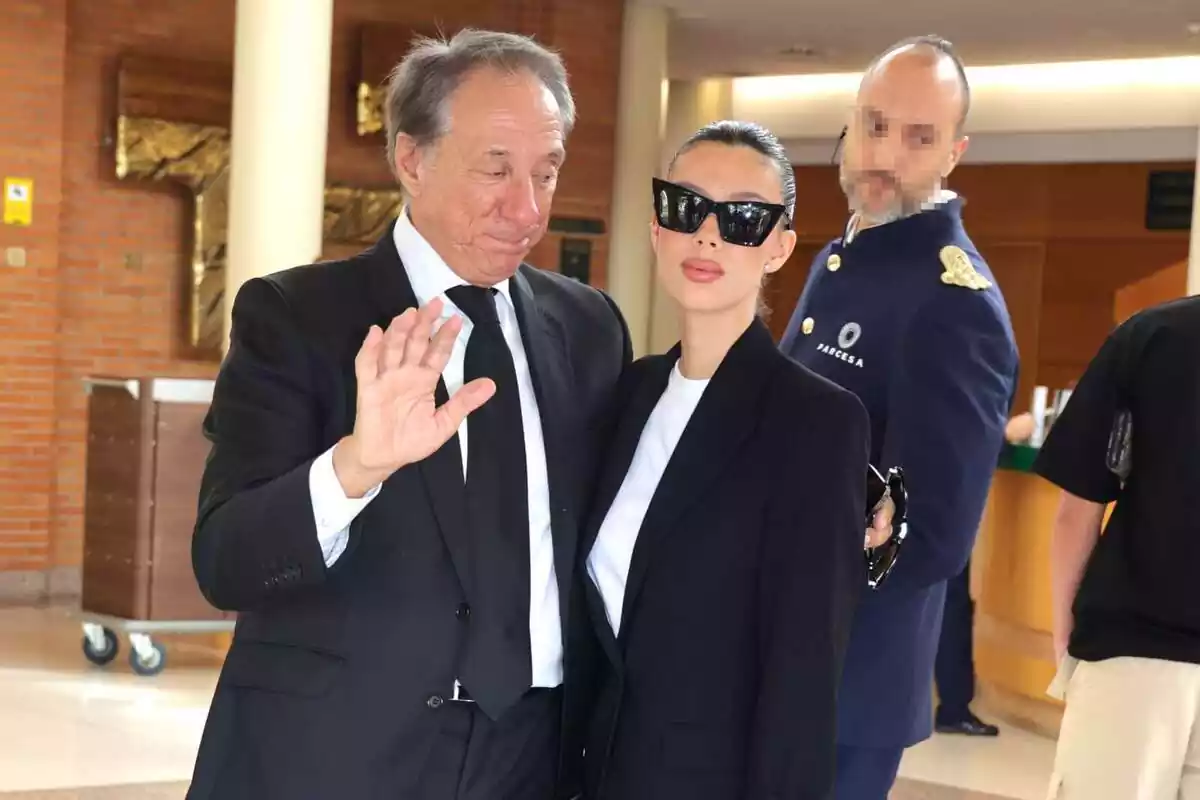 Alejandro Rubio y Alejandra Rubio, ambos con rostro serio, a su llegada al tanatorio La Paz para despedir a María Teresa Campos, a 05 de septiembre de 2023, en Madrid Alejandro Rubio y Alejandra Rubio, ambos con rostro serio, a su llegada al tanatorio La Paz para despedir a María Teresa Campos, a 05 de septiembre de 2023, en Madrid