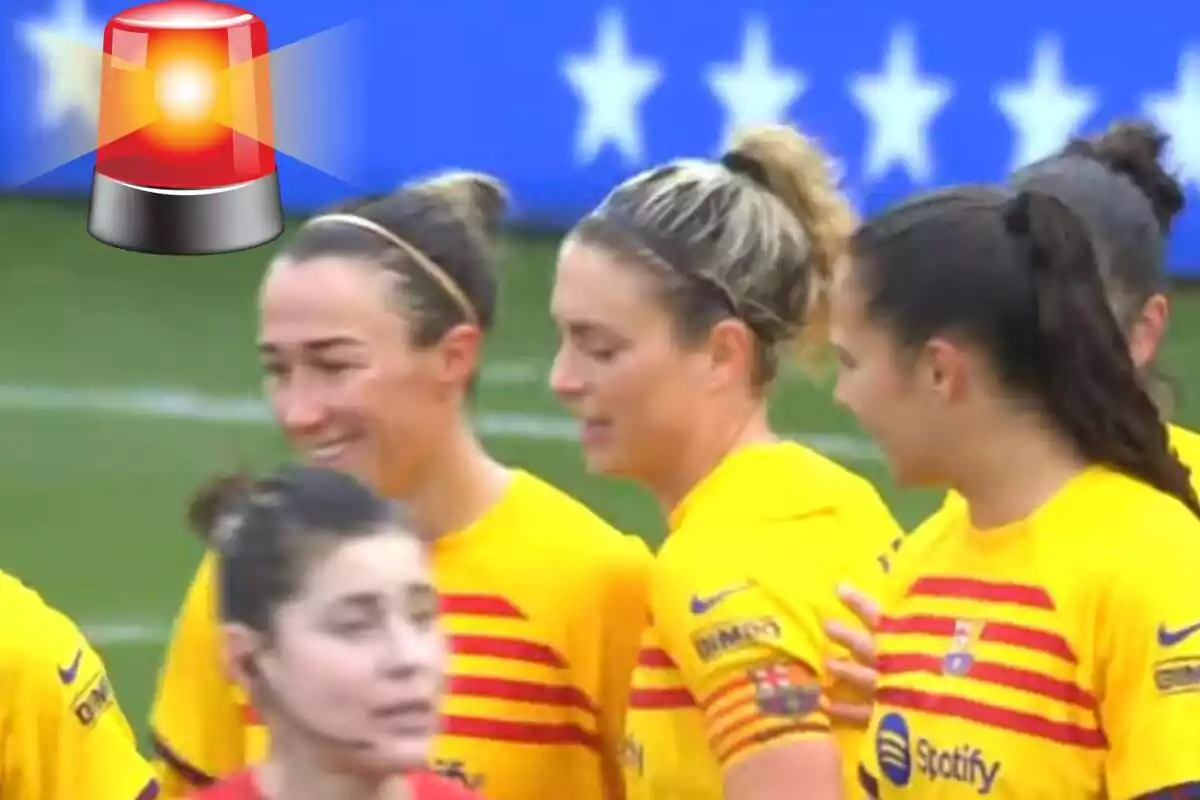 Muntatge on es veuen les jugadores del FC Barcelona femení i una sirena a dalt a l'esquerra