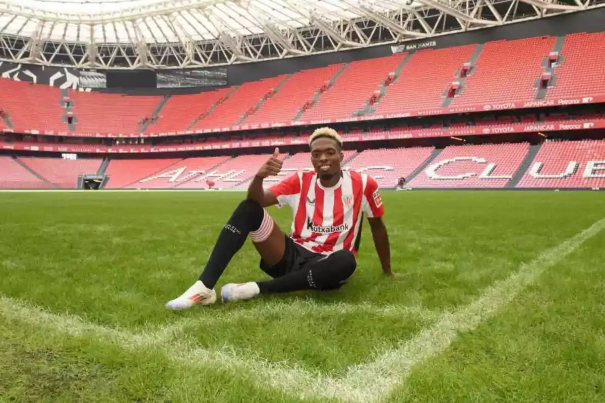 Álvaro Djaló en su presentación