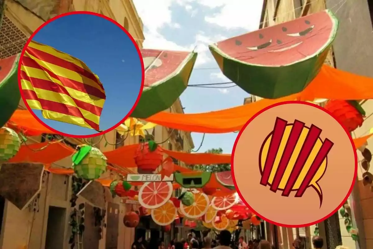 Un carrer decorat amb motius festius, incloent fruites de paper i teles de colors, amb dos cercles superposats que mostren una bandera amb franges vermelles i grogues i un logotip amb línies vermelles sobre un fons groc.