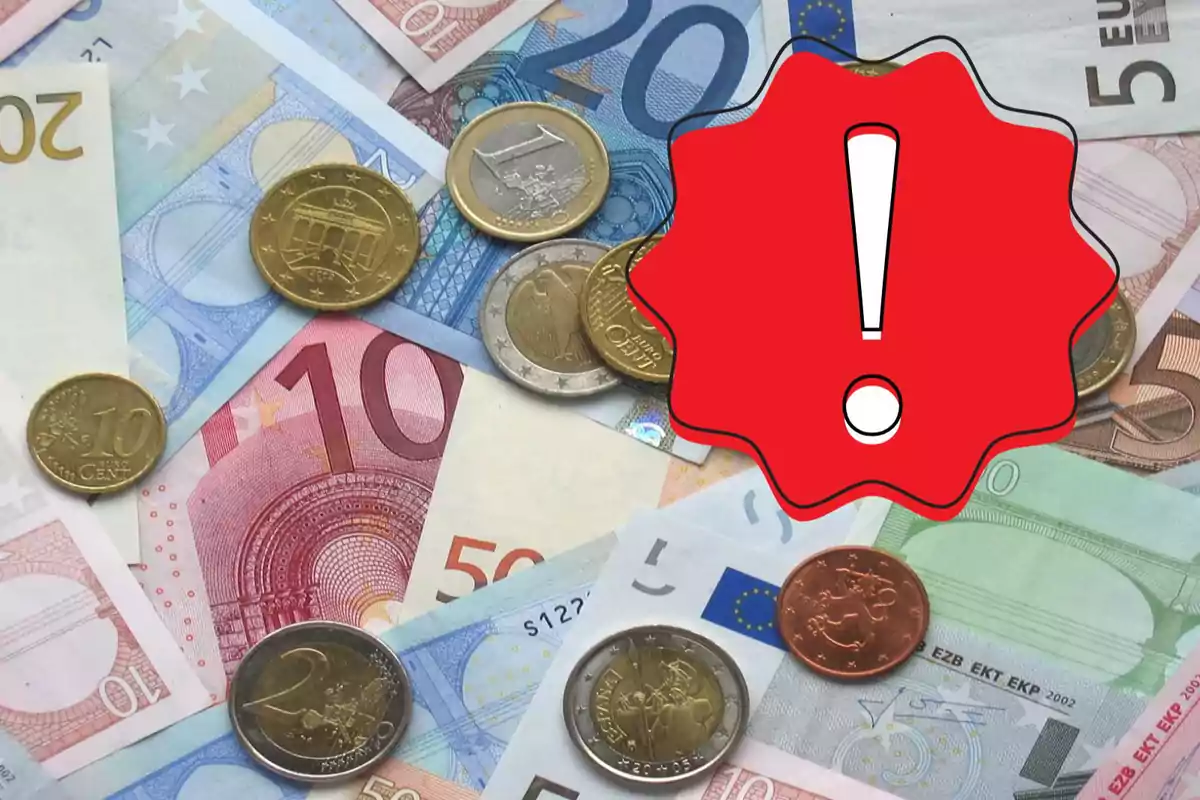 Billetes y monedas de euro con un símbolo de advertencia rojo superpuesto.