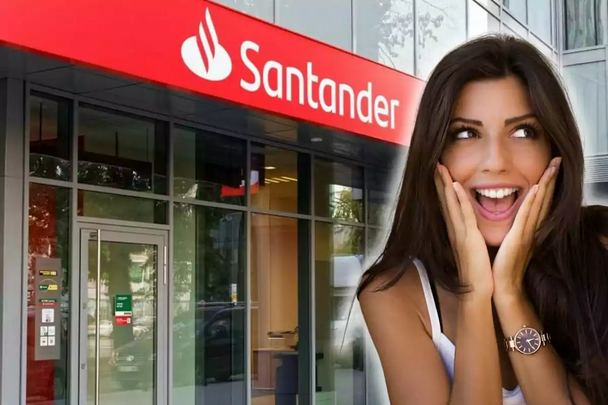 Una dona somrient davant d'una sucursal del banc Santander.