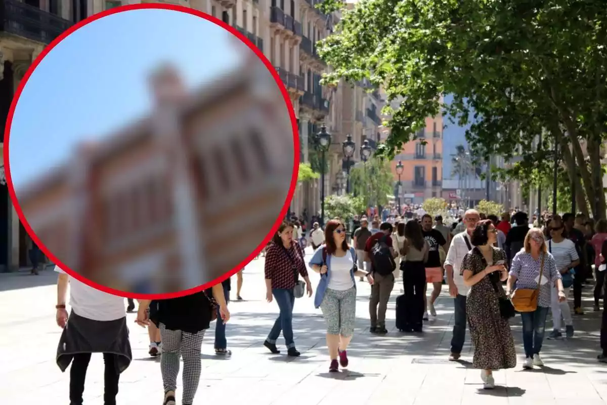 Muntatge amb una imatge de persones passejant per Barcelona ia l'esquerra, dins un cercle, el complex cultural referenciat a la notícia