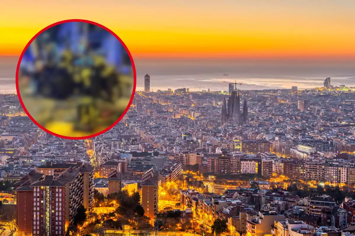 Vista panorámica de una ciudad al atardecer con un círculo rojo que contiene una imagen borrosa en el centro.