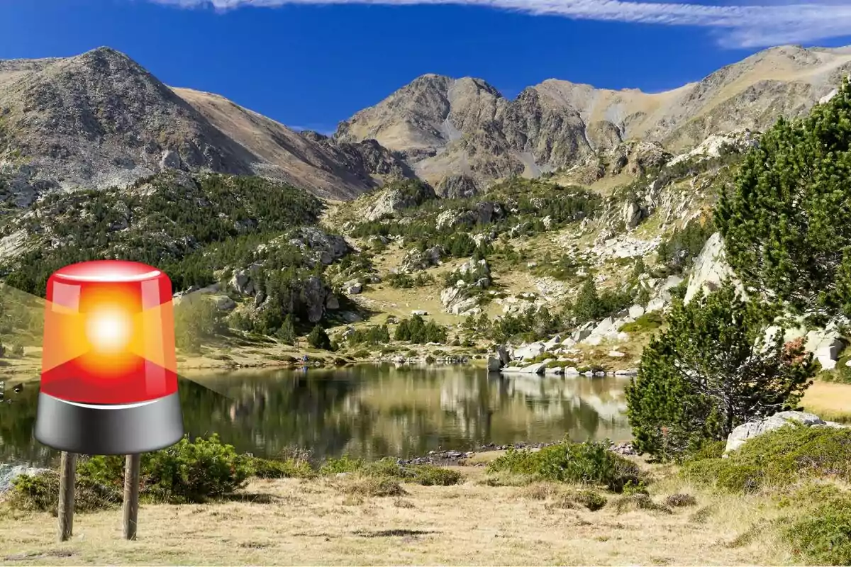 Paisatge muntanyós amb un llac i una sirena vermella superposada en primer pla.