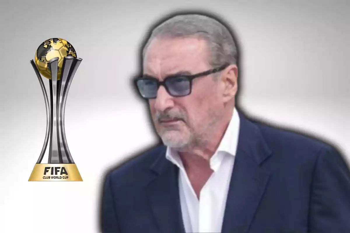 Carlos Herrera y el trofeo del Mundial de Clubes Carlos Herrera y el trofeo del Mundial de Clubes