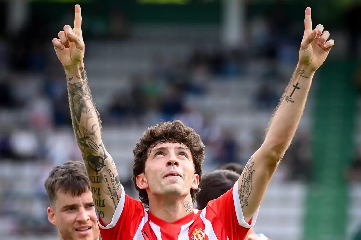 César Gelabert celebrant un gol amb el Real Sporting César Gelabert celebrant un gol amb el Real Sporting