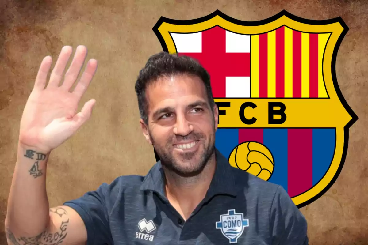 Cesc Fàbregas, entrenador del Como, i l'escut del Barça