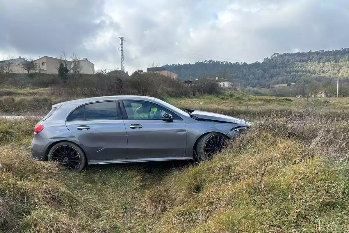 Així va quedar el cotxe després de l'accident.