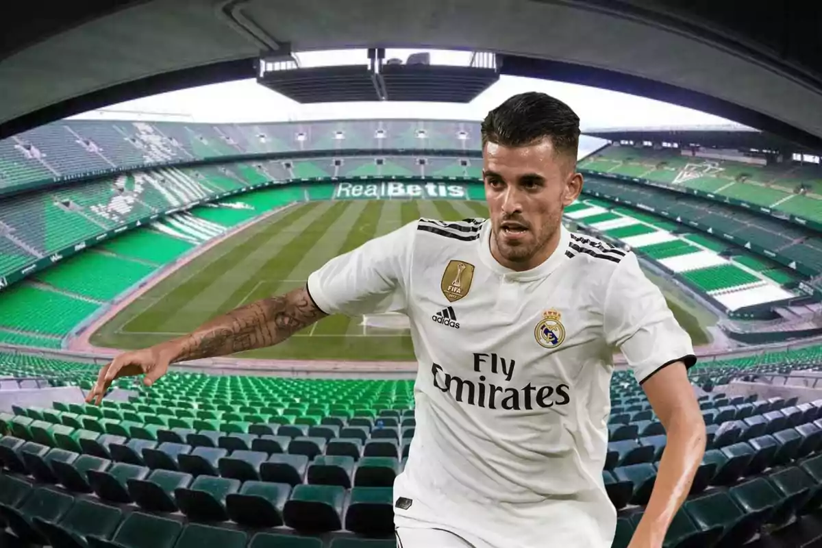 Dani Ceballos amb la samarreta del Reial Madrid i de fons el Benito Villamarín