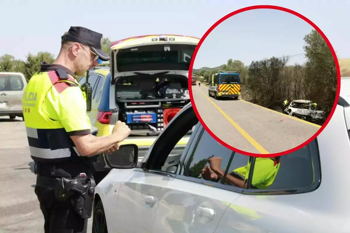 Un agent de policia de trànsit fa una inspecció a un vehicle detingut mentre en un requadre s'observa un accident de trànsit en una carretera amb un cotxe sinistrat i serveis d'emergència al lloc.