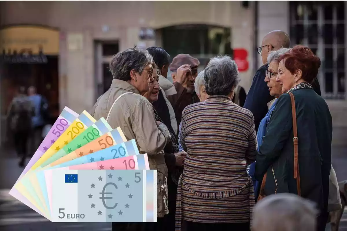 Muntatge amb una imatge d‟un grup de jubilats ia l‟esquerra un dibuix amb diversos bitllets de diferents quantitats d‟euro