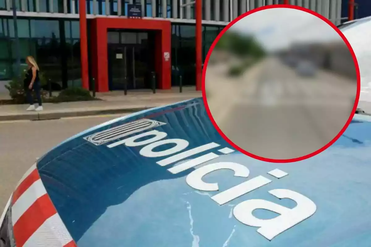 Un coche de policía estacionado frente a un edificio con una persona caminando en la acera y un círculo rojo que resalta una parte borrosa de la imagen.