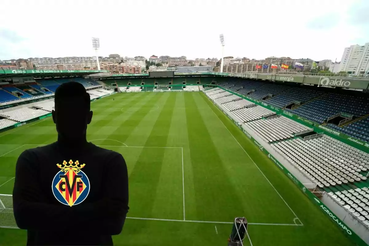 Un estadi de futbol buit amb una figura ombrejada en primer pla que porta l'escut del Vila-real CF a la samarreta.