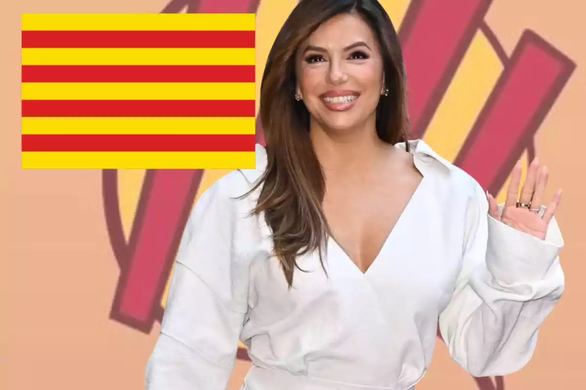 Dona somrient amb cabells llargs i solts vestida de blanc saludant, al costat d’una bandera de franges vermelles i grogues sobre un fons de color préssec.