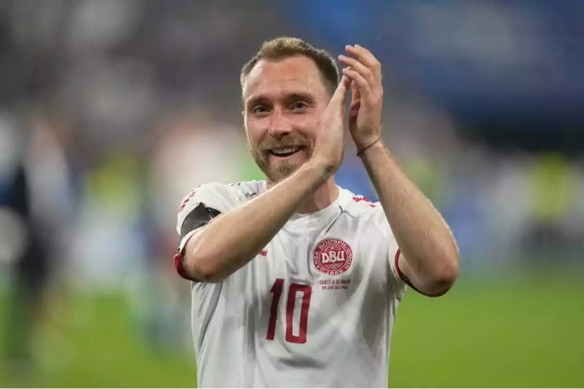 Eriksen en un partit amb Dinamarca Eriksen en un partit amb Dinamarca