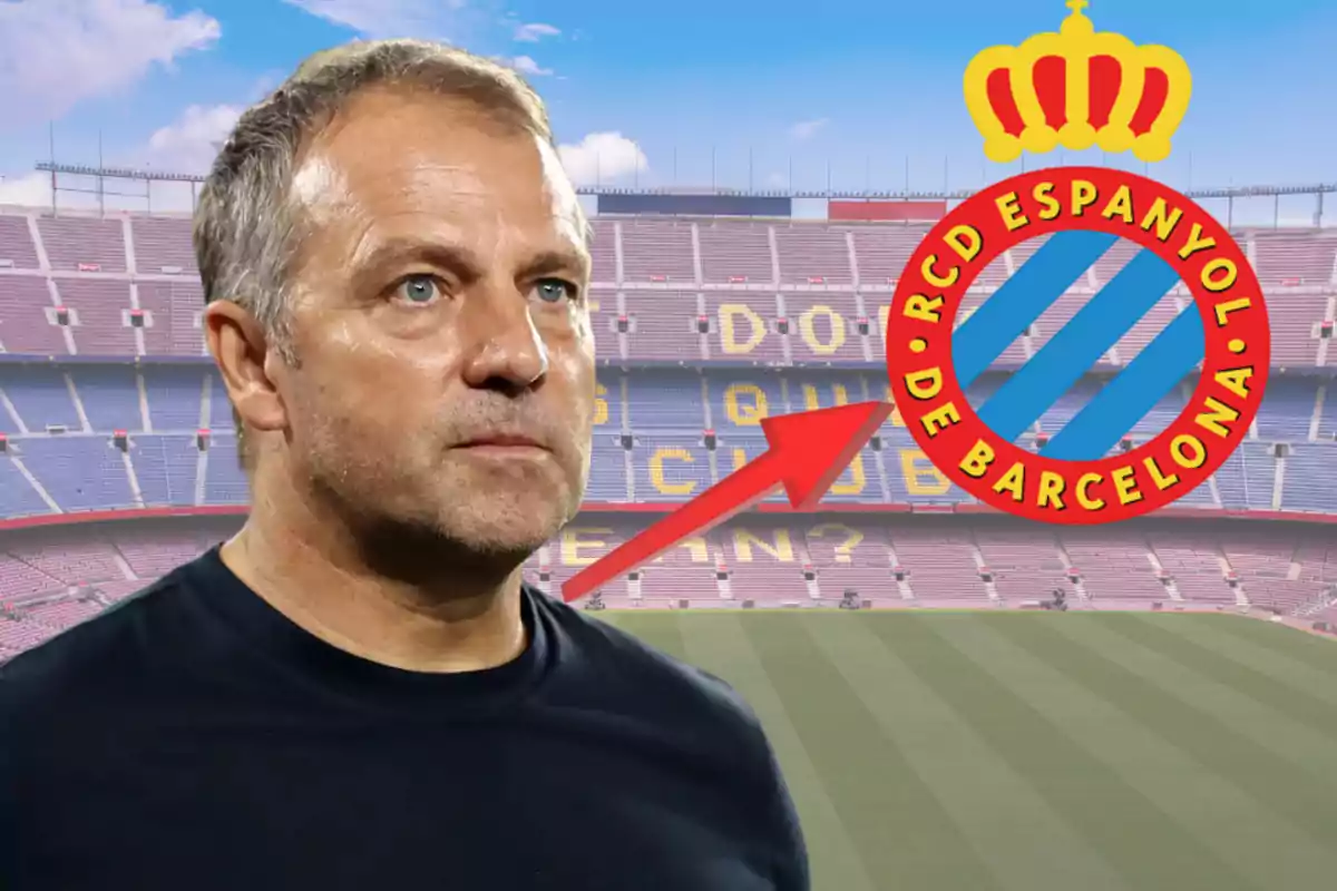 Un hombre con expresión seria en un estadio de fútbol con el escudo del RCD Espanyol de Barcelona y una flecha roja señalando el escudo.