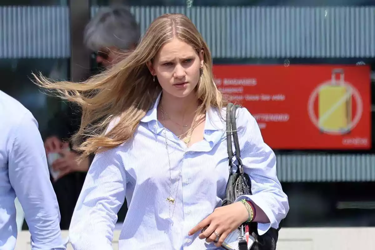 Foto de Irene Urdangarin caminando a su llegada al aeropuerto de Ginebra, Suiza Foto de Irene Urdangarin caminando a su llegada al aeropuerto de Ginebra, Suiza